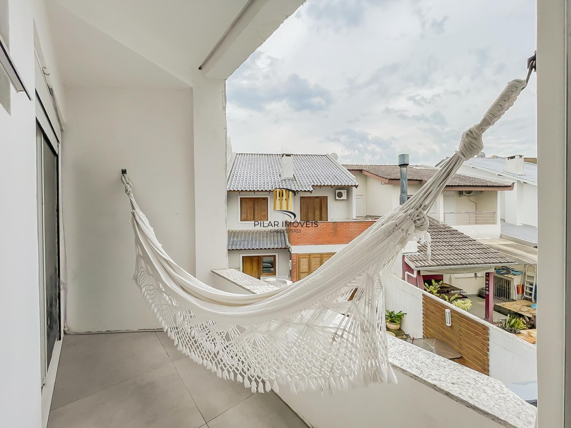 Casa 3 dormitórios no bairro Hípica