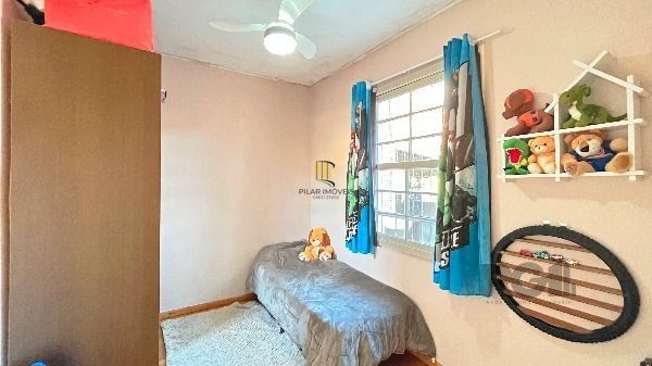 Casa em Porto Alegre, no bairro Medianeira, com 3 dormitório(s), e 3 banheiros, à venda.
