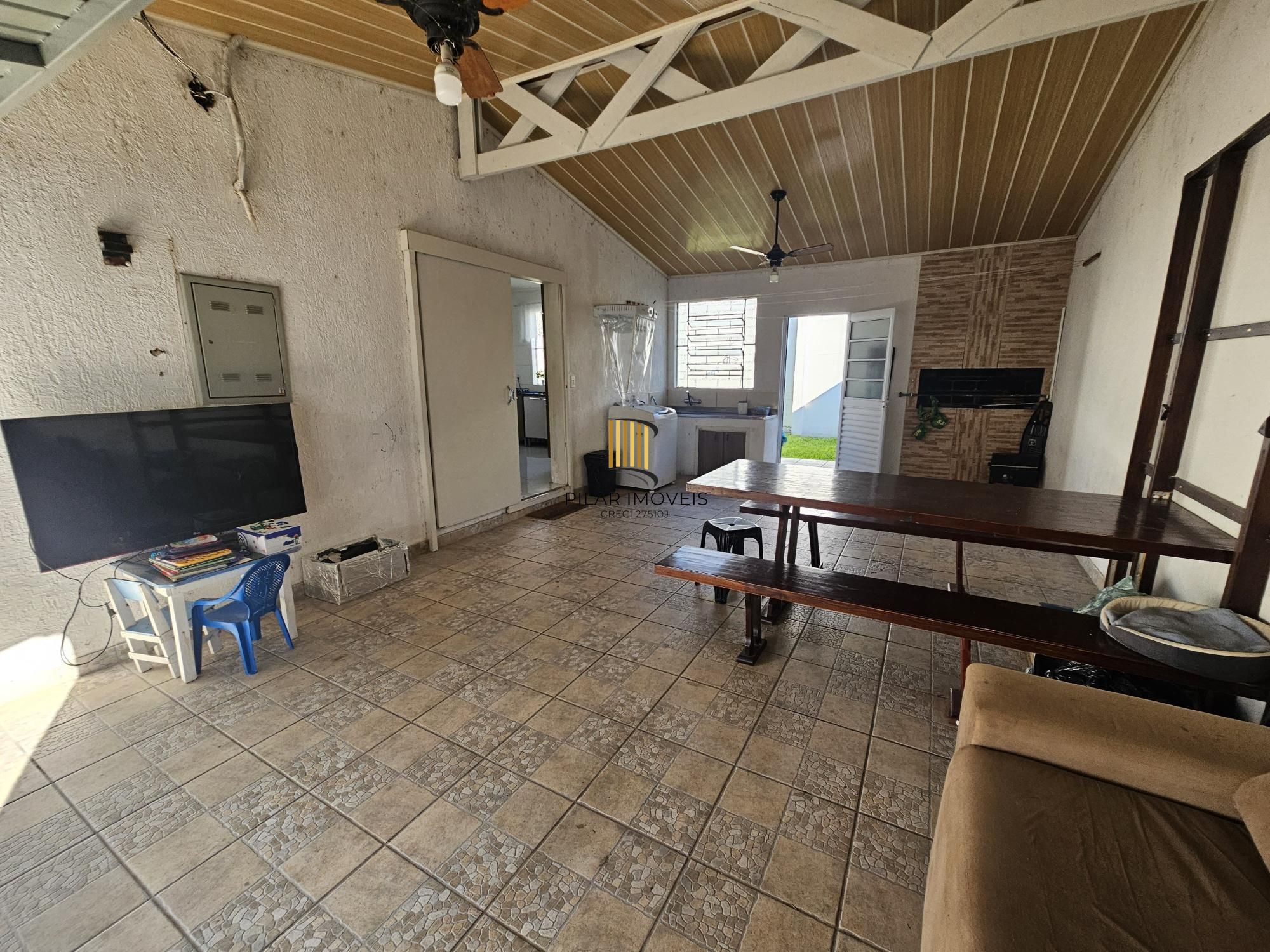 Casa com piscina terreno 10x30 zona sul de Porto Alegre
