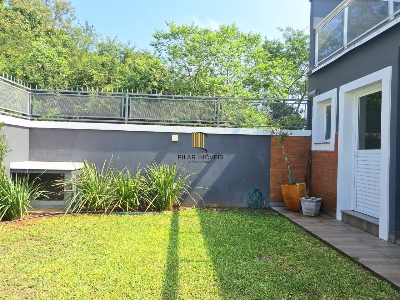 Casa 3 dormitórios no bairro Hípica