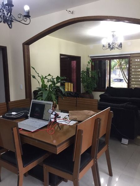 Casa para Venda - 320000m², 3 dormitórios, sendo 1 suites, 10 vagas - Belém Novo
