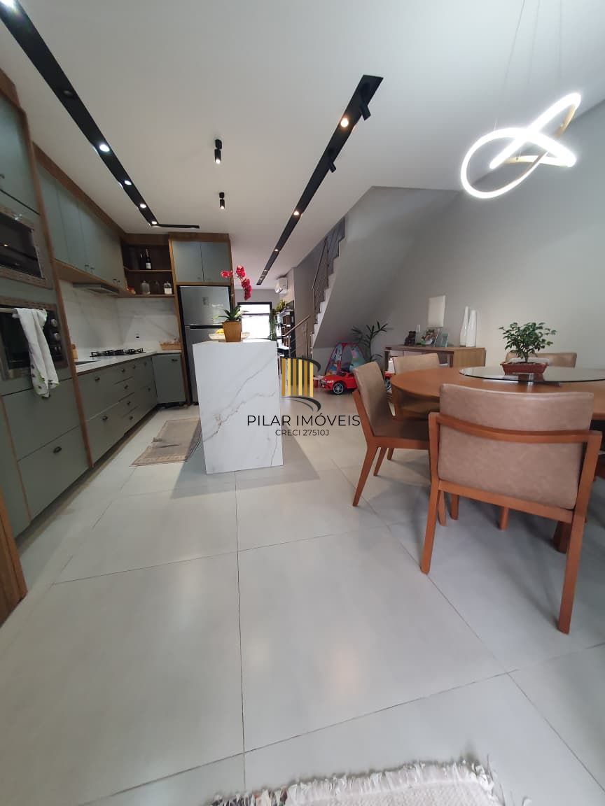 Casa 3 dormitórios no bairro Hípica