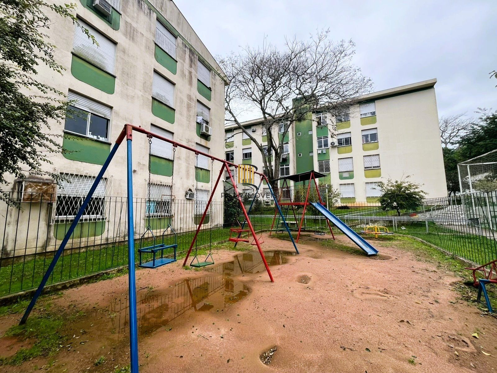 Apartamento 2 dormitórios, perto de todos recursos do bairro.