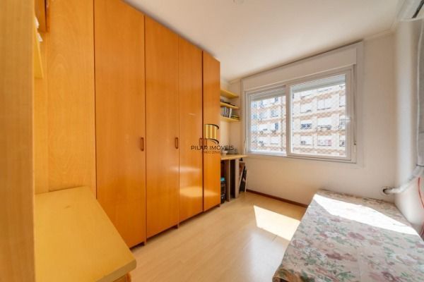 Apartamento em Porto Alegre, no bairro Vila Assunção, com 2 dormitório(s), e 2 banheiros, à venda.