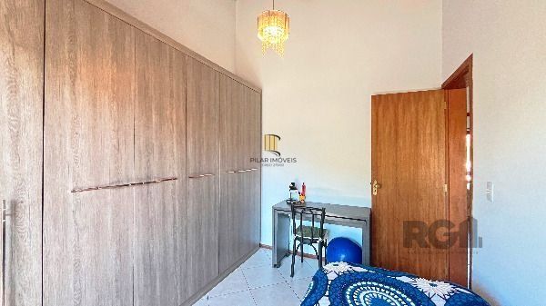Casa em Porto Alegre, no bairro Hípica, com 3 dormitório(s), e 2 banheiros, à venda.