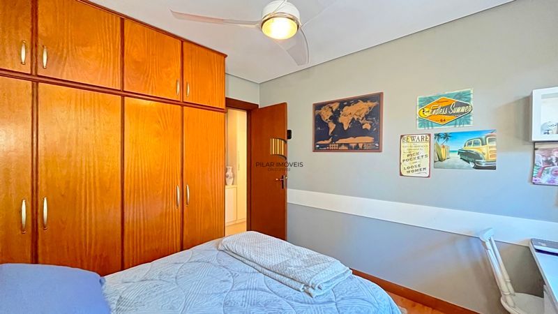 Requinte e conforto em casa de condomínio fechado no Bairro Pedra Redonda, Zona Sul de Porto Alegre.