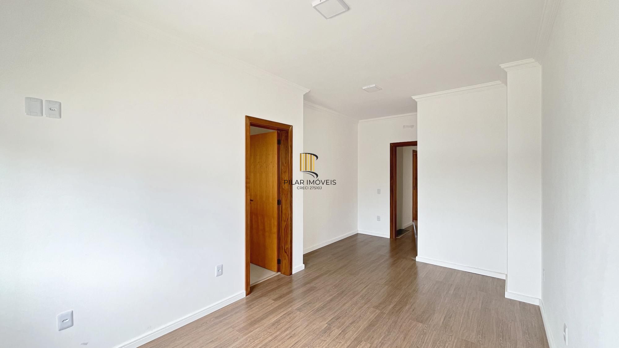 Casa em Porto Alegre, no bairro Hípica, com 3 dormitório(s), à venda.