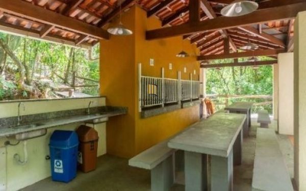 Apartamento em Porto Alegre, no bairro Santo Antônio, com 3 dormitório(s), e 3 banheiros, à venda.