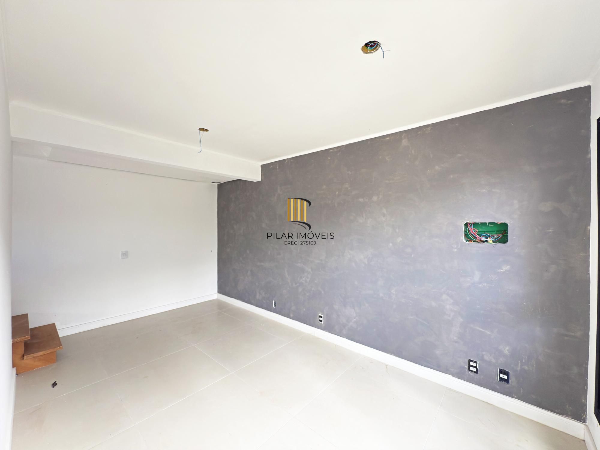 Casa em Porto Alegre, no bairro Hípica, com 4 dormitório(s), à venda.