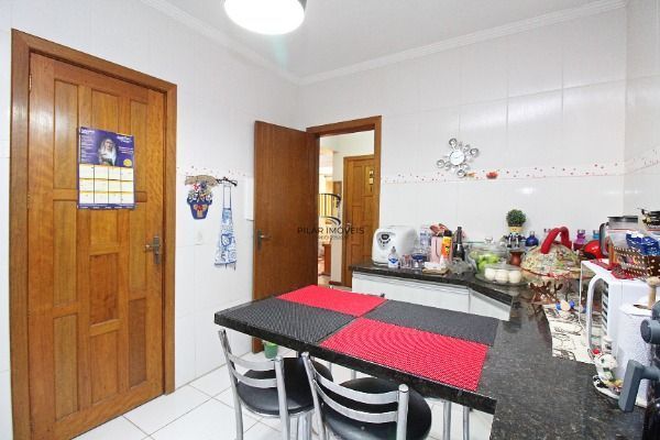 Casa Condominio em Porto Alegre, no bairro Espírito Santo, com 3 dormitório(s), e 3 banheiros, à venda.