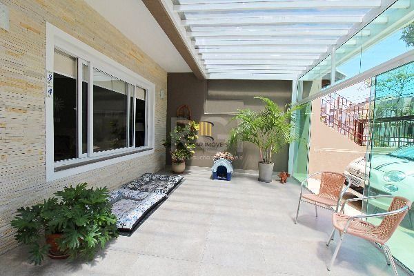 Casa 3 dormitórios no bairro Hípica