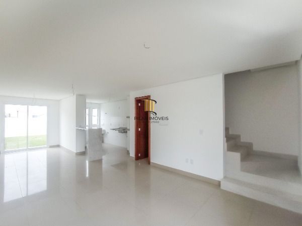 Casa em Porto Alegre, no bairro Aberta dos Morros, com 3 dormitório(s), à venda.
