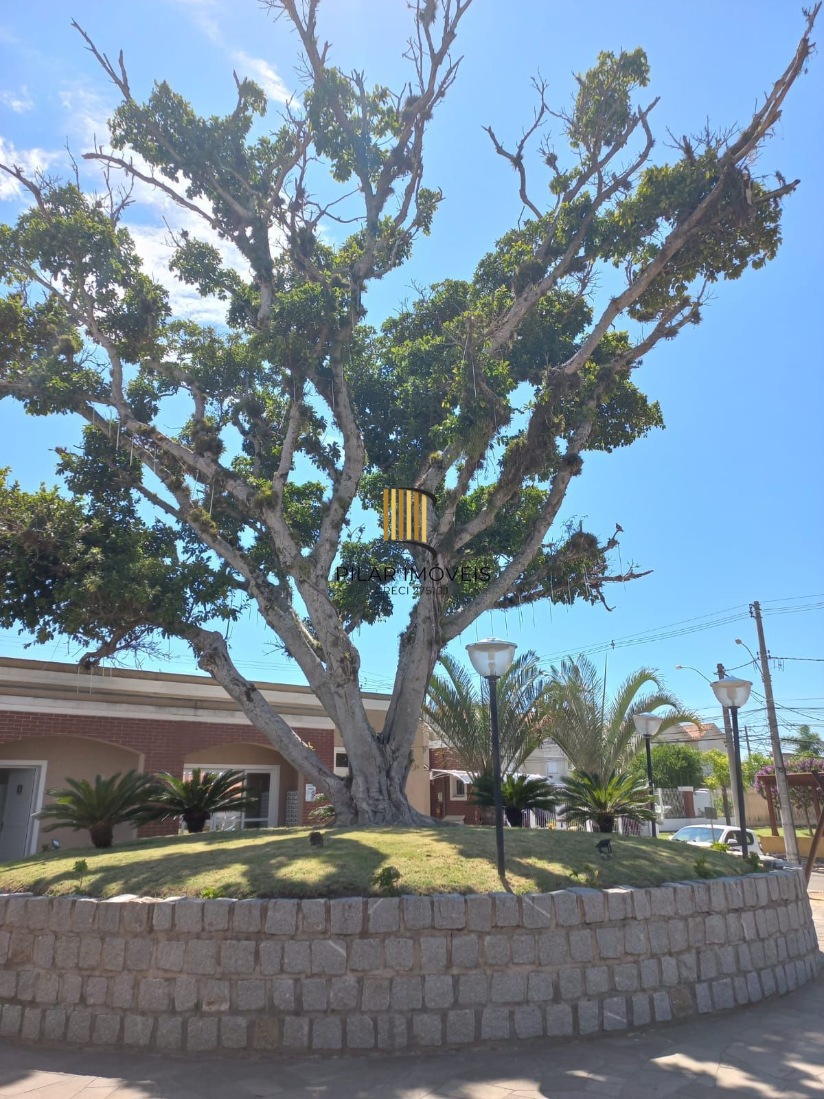Casa em condomínio, 02 dormitórios para venda com vaga para 2 carros e churrasqueira