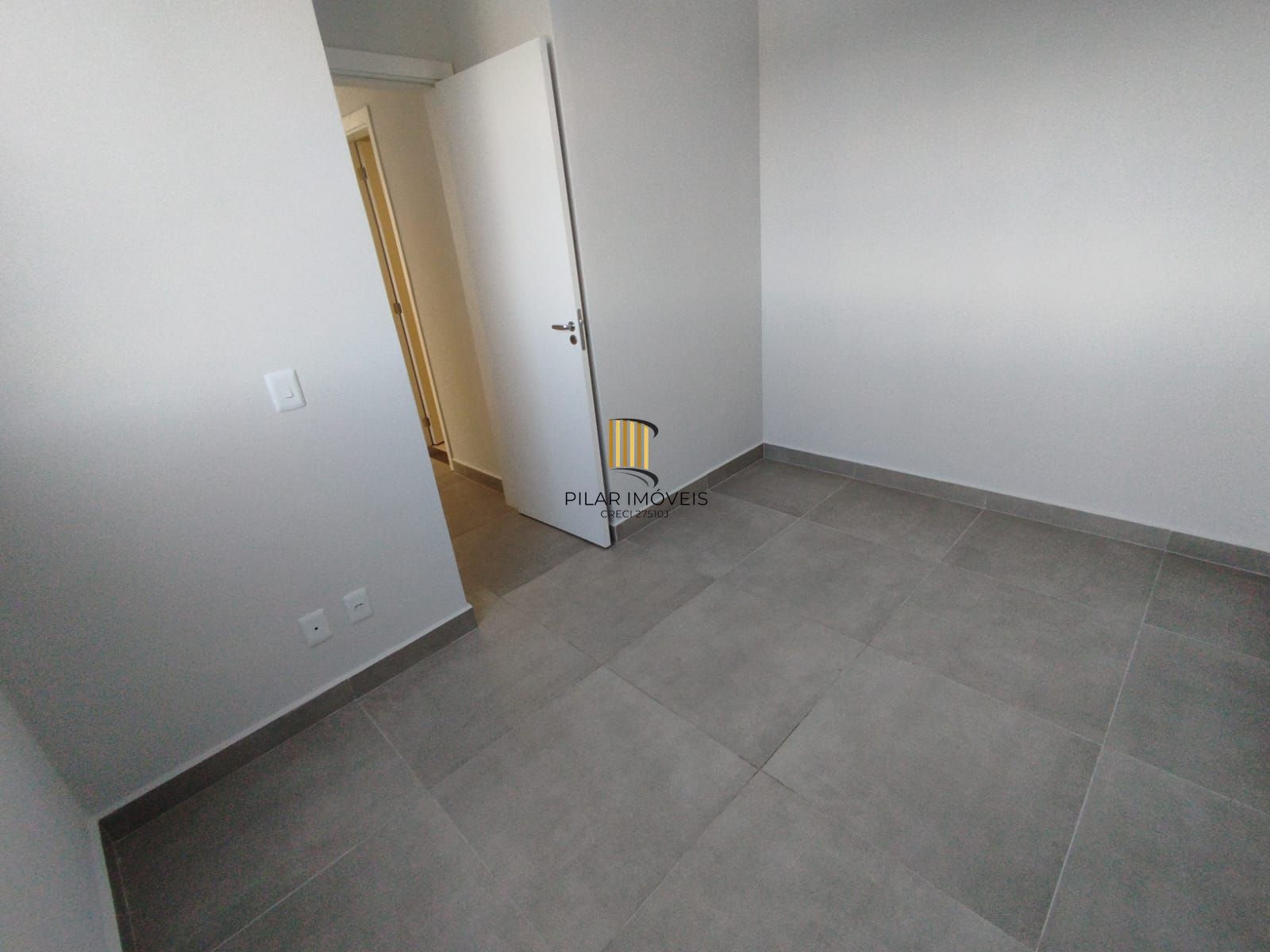 Apartamento 2 dormitórios, com garagem, bairro Tristeza.