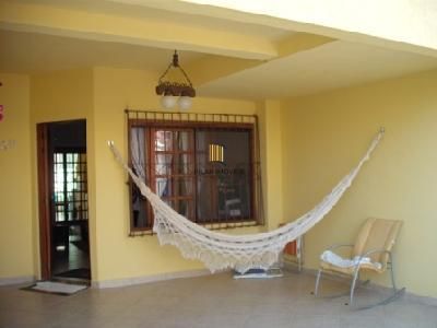 Residência com 4 dormitórios sendo 1 suites no Bairro Guarujá.