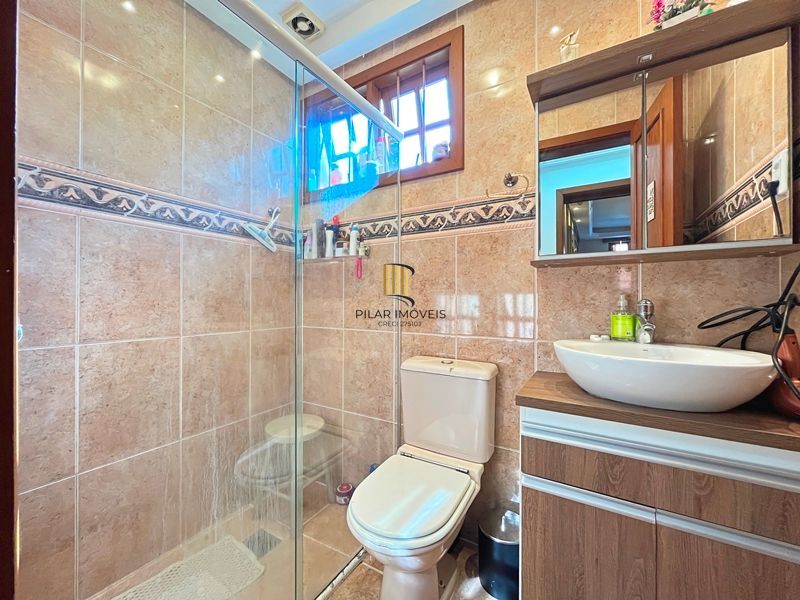Ótima casa térrea com 4D, piscina e garagem fechada para 2 carros no Jardim Medianeira.