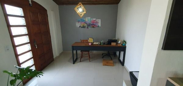 Sítio em Porto Alegre, no bairro Restinga, com 2 dormitório(s), e 2 banheiros, à venda.