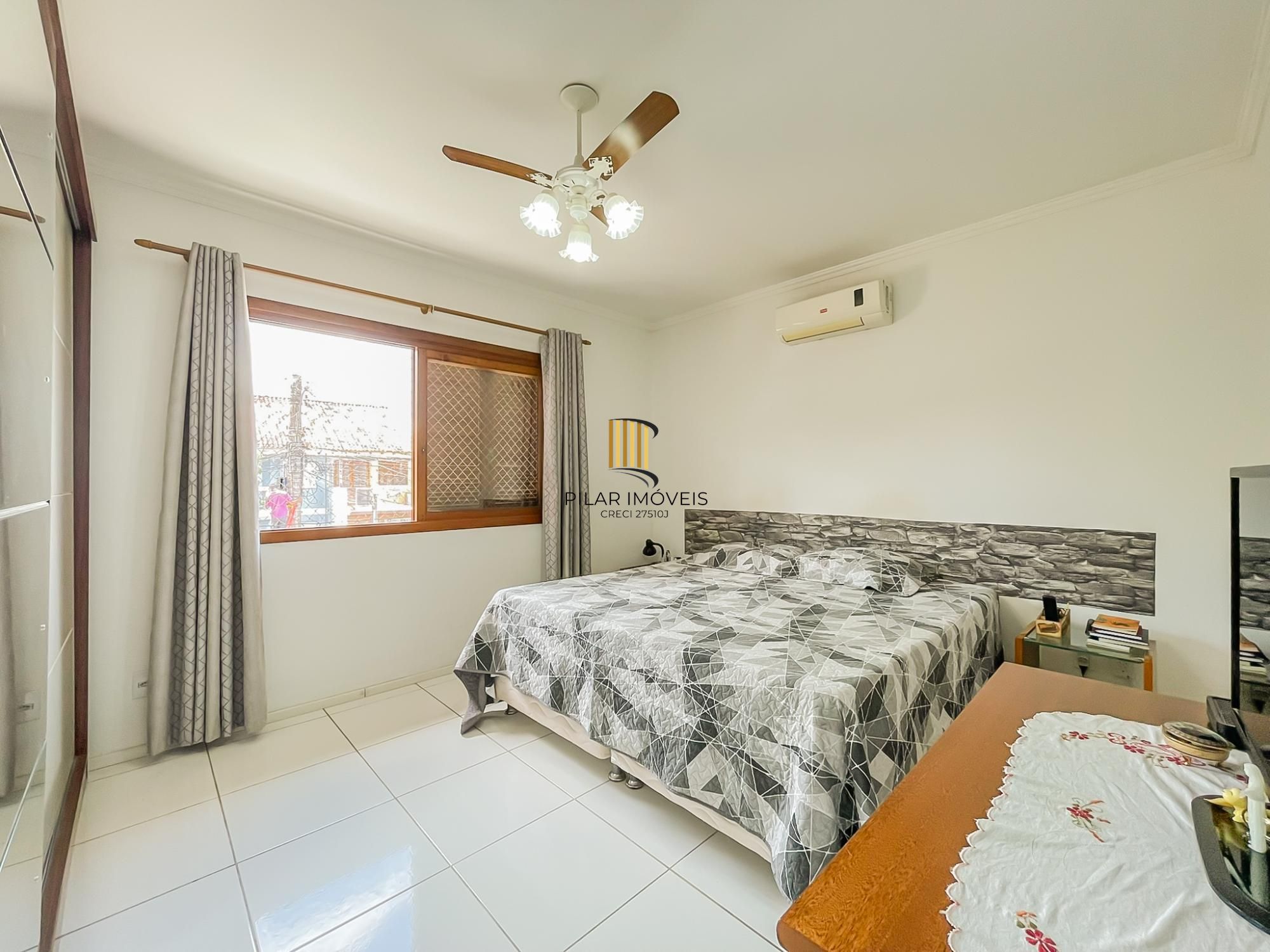 Casa 3 dormitórios no bairro Hípica