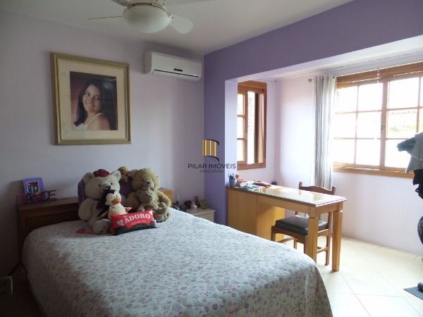 Casa para Venda - 287m², 4 dormitórios, sendo 1 suites, 4 vagas - Tristeza