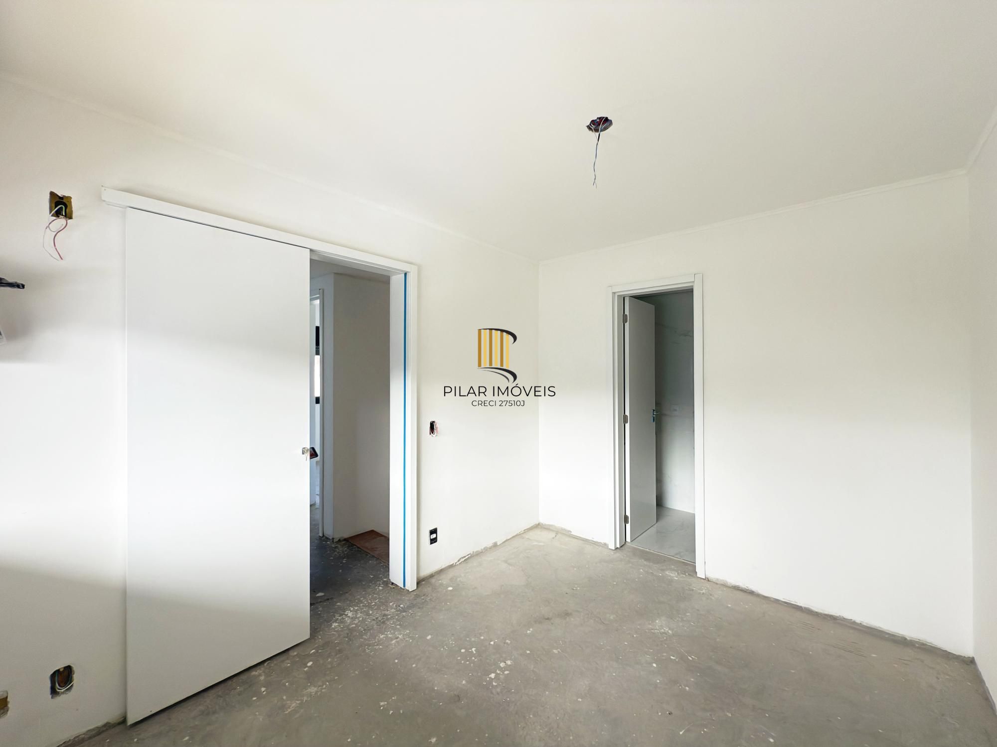 Casa em Porto Alegre, no bairro Hípica, com 4 dormitório(s), à venda.