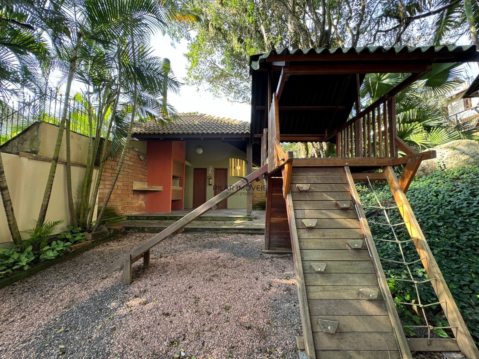 Casa em Condomínio no Jardim Isabel com 270m², 3 dormitórios, 4 vagas