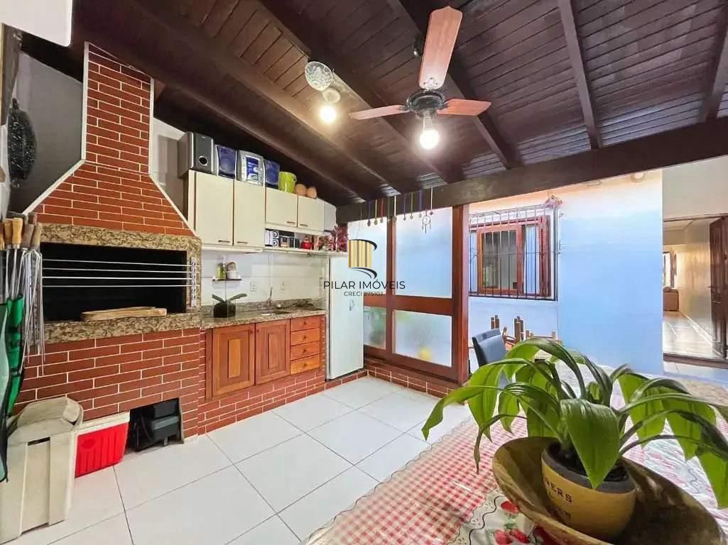 Casa 2 dormitórios no bairro Hípica
