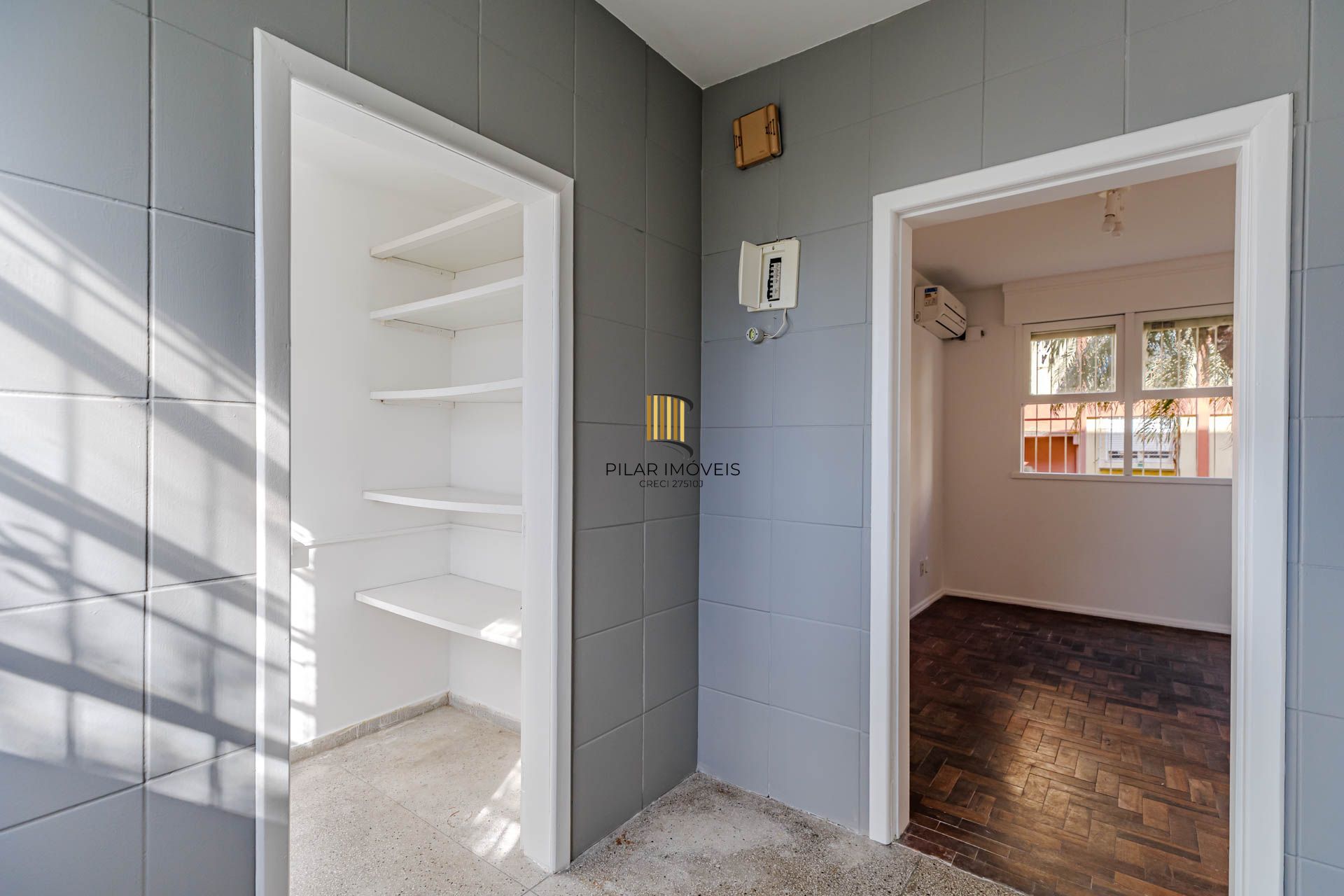 Apartamento com 2 dormitórios no Bairro Camaquã.