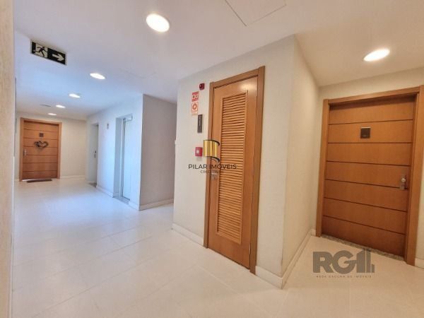 Apartamento em Porto Alegre, no bairro Cavalhada, com 3 dormitório(s), e 3 banheiros, à venda.
