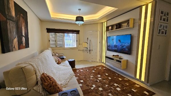 Casa em Porto Alegre, no bairro Hípica, com 3 dormitório(s), e 3 banheiros, à venda.