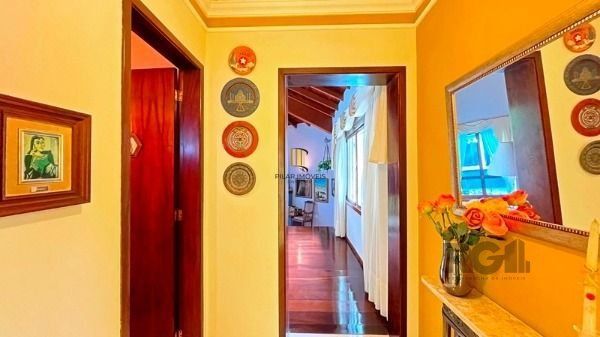 Casa em Porto Alegre, no bairro Ipanema, com 3 dormitório(s), à venda.