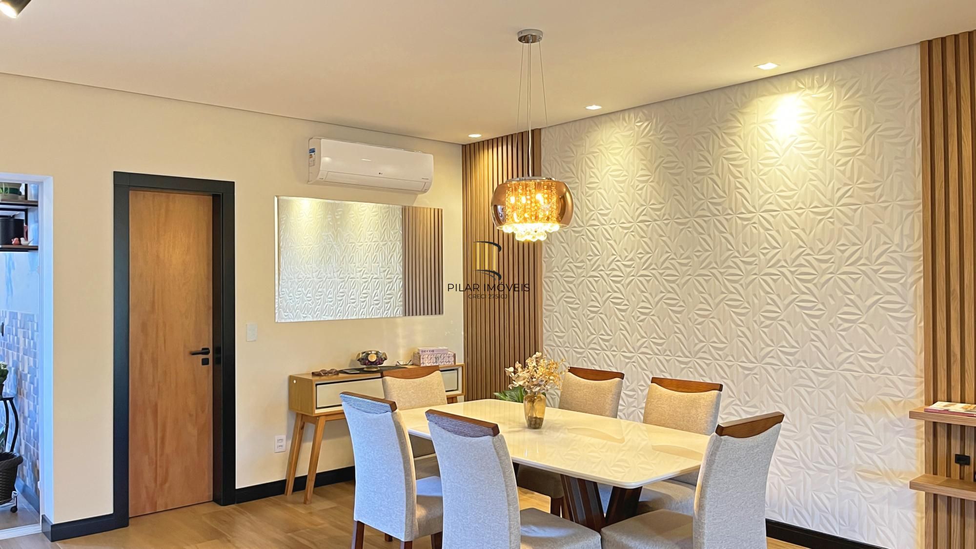 Casa à venda com 174m², 3 dormitórios, 3 suítes, 2 vagas, no bairro Hípica em Porto Alegre