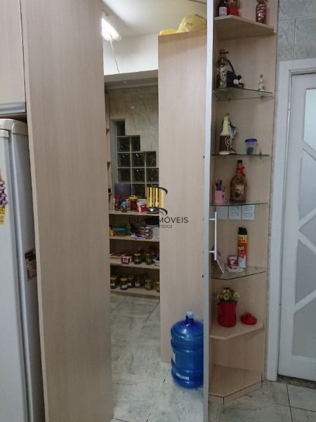 Casa em Porto Alegre, no bairro Espirito Santo, com 4 dormitório(s), e 4 banheiros, à venda.