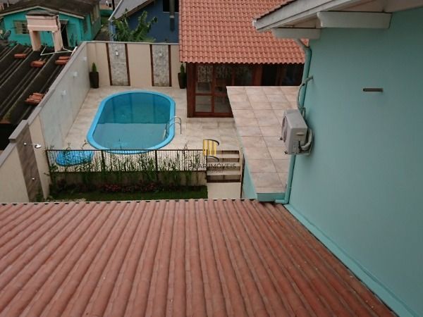 Casa em Porto Alegre, no bairro Espirito Santo, com 4 dormitório(s), e 4 banheiros, à venda.