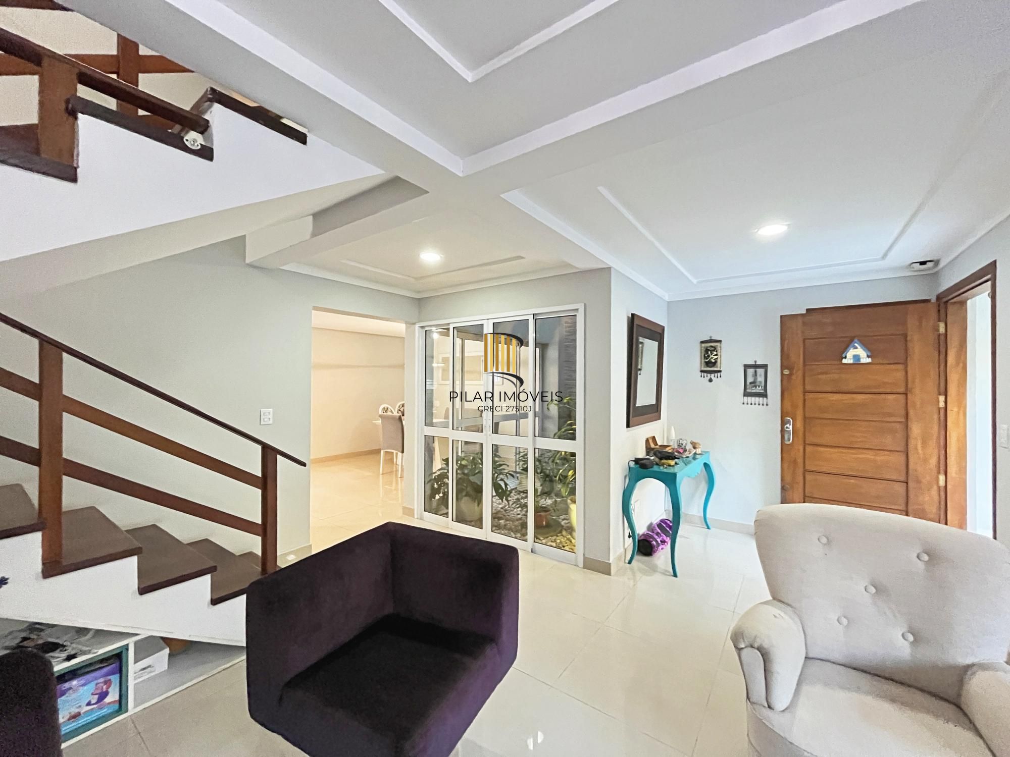 Casa para Venda - 270m², 3 dormitórios, sendo 1 suites, 2 vagas - Guarujá