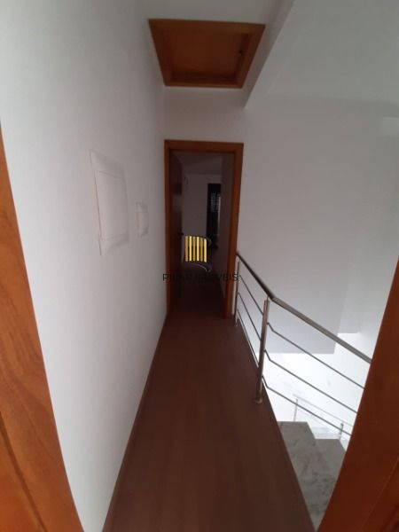 Sobrado em Porto Alegre, no bairro Aberta dos Morros, com 2 dormitório(s), e 2 banheiros, à venda.