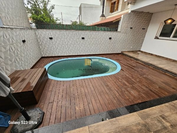 Casa Condominio em Porto Alegre, no bairro Hípica, com 4 dormitório(s), e 4 banheiros, à venda.