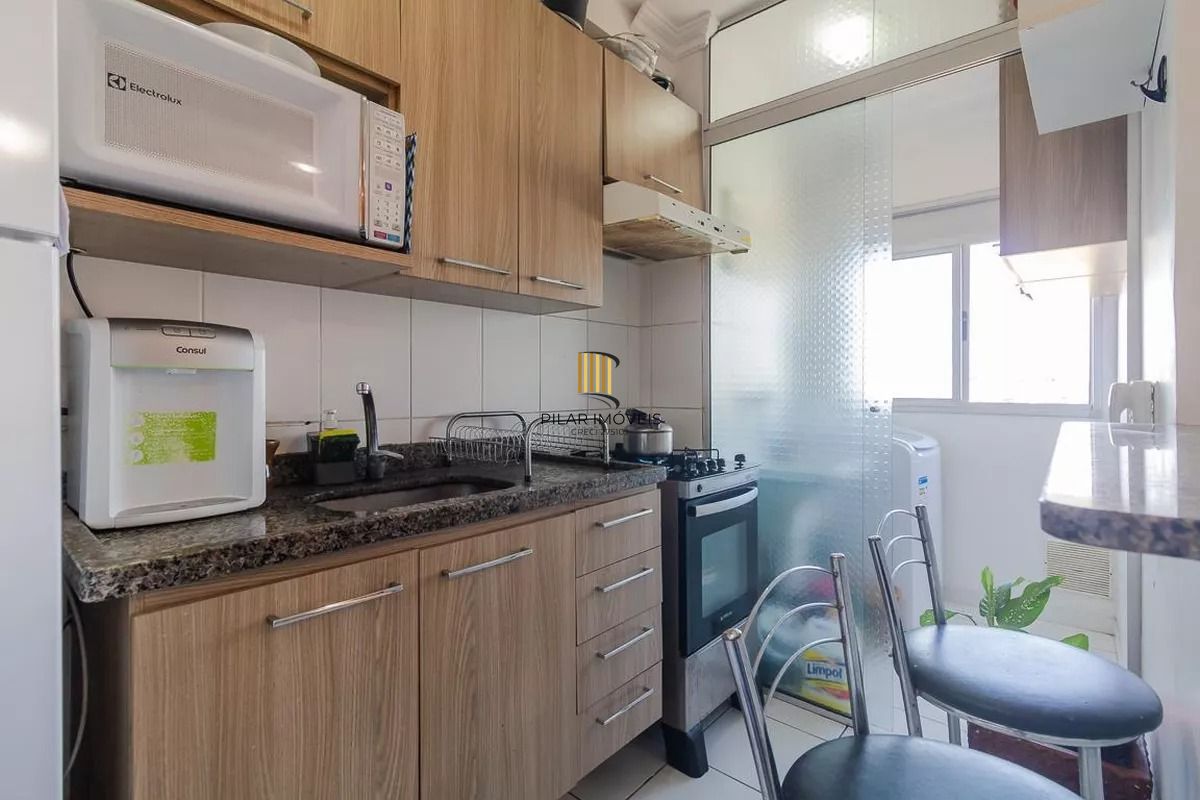 Apartamento 2 dormitórios, com suíte, churrasqueira, e vaga escriturada.