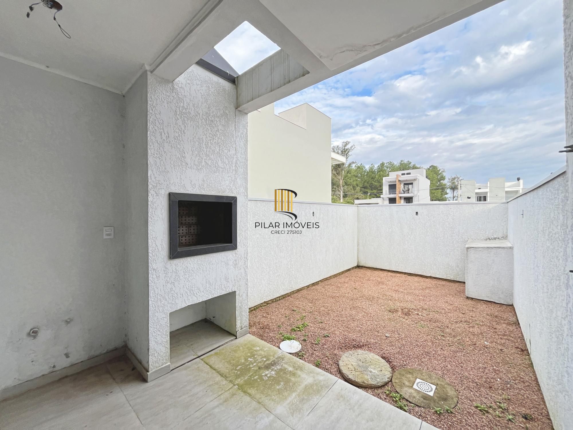 Casa em Porto Alegre, no bairro Hípica, com 2 dormitório(s), e 2 banheiros, à venda.
