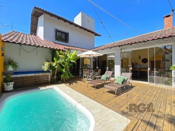 Casa 4 dormitórios no bairro Camaquã