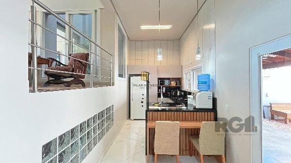 Casa em Porto Alegre, no bairro Hípica, com 3 dormitório(s), e 3 banheiros, à venda.