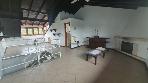 Casa em Porto Alegre, no bairro Ipanema, com 3 dormitório(s), e 3 banheiros, à venda.