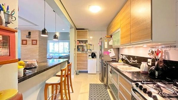 Casa em Porto Alegre, no bairro Hípica, com 3 dormitório(s), e 3 banheiros, à venda.