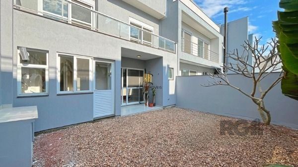 No Lagos de Nova Ipanema, residência com 3 dormitório(s), e 3 banheiros, à venda.