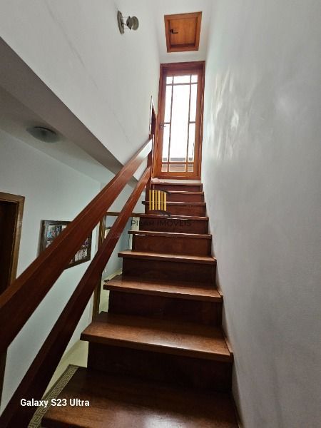 Casa Condominio em Porto Alegre, no bairro Ipanema, com 3 dormitório(s), e 3 banheiros, à venda.