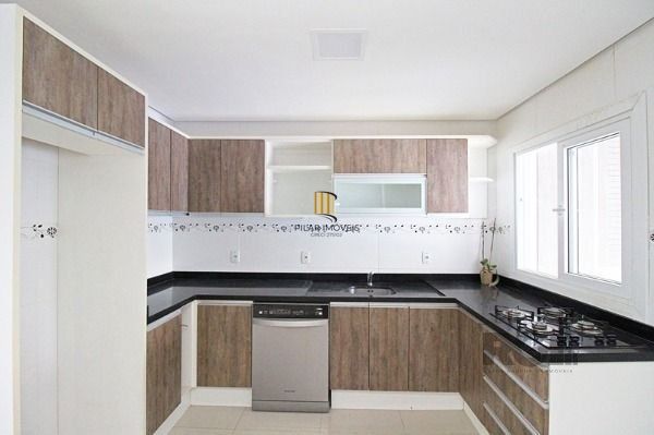 Casa em Porto Alegre, no bairro Hípica, com 3 dormitório(s), e 3 banheiros, à venda.