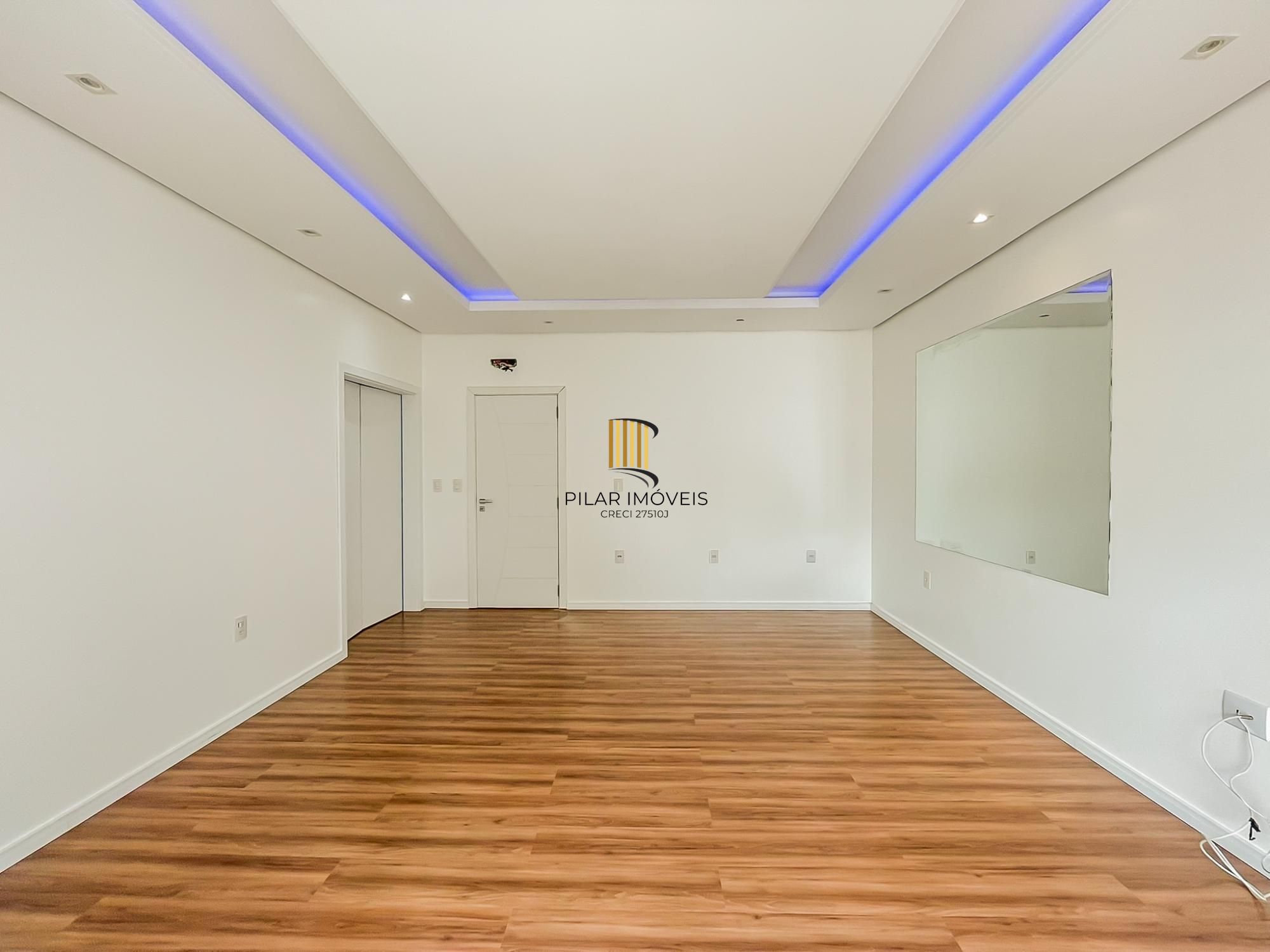 Casa ampla com piscina e suíte diferenciada em condomínio no Lagos de Ipanema zona Sul de Porto Alegre !