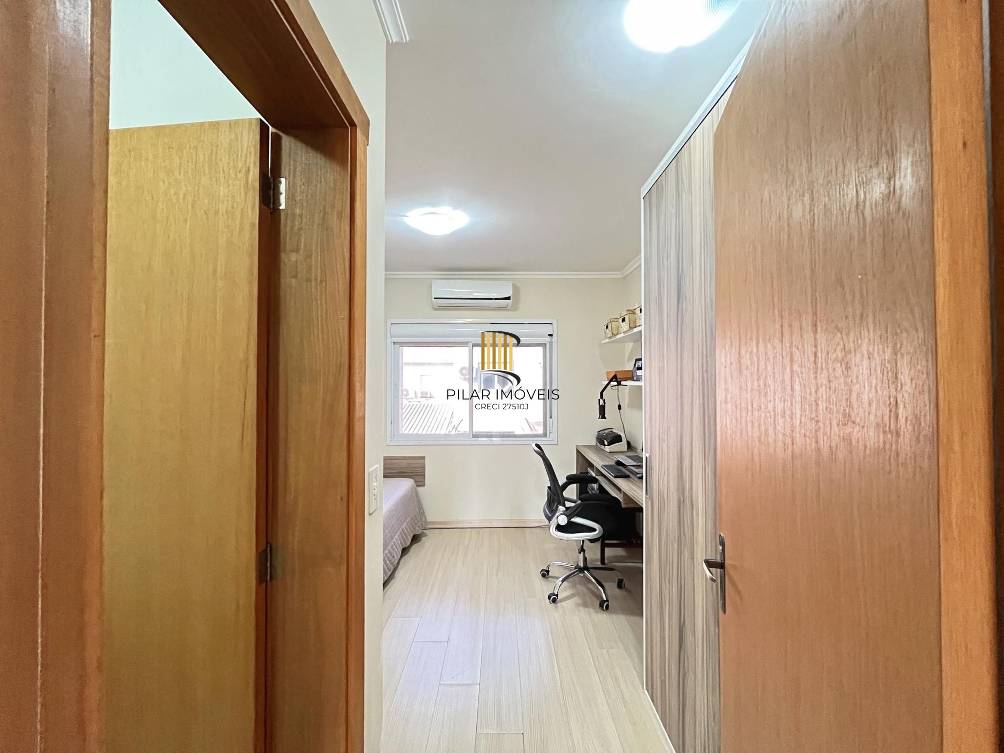 Casa 2 dormitórios no bairro Hípica