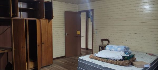 Casa em Porto Alegre, no bairro Campo Novo, com 3 dormitório(s), e 3 banheiros, à venda.