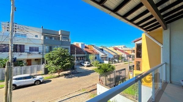 Casa em Porto Alegre, no bairro Hípica, com 3 dormitório(s), e 3 banheiros, à venda.