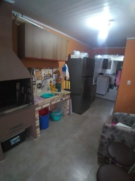 Casa em Porto Alegre, no bairro Hípica, com 2 dormitório(s), e 2 banheiros, à venda.